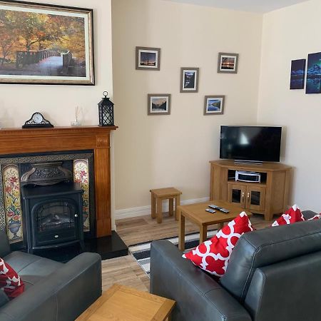 Mayfield House Holiday Home บอลลินโรบ ภายนอก รูปภาพ