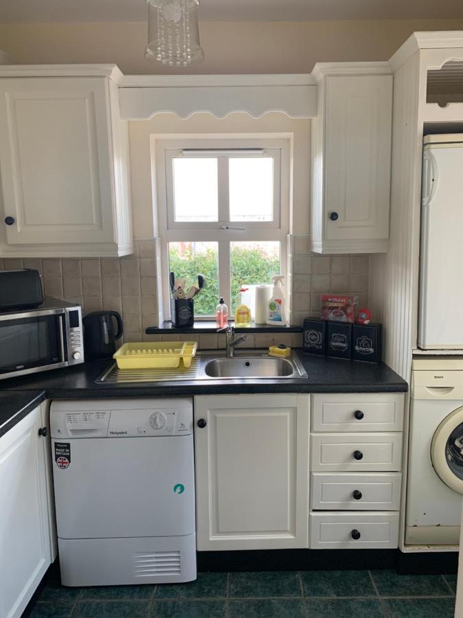 Mayfield House Holiday Home บอลลินโรบ ภายนอก รูปภาพ
