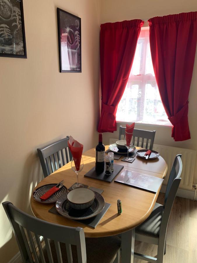 Mayfield House Holiday Home บอลลินโรบ ภายนอก รูปภาพ